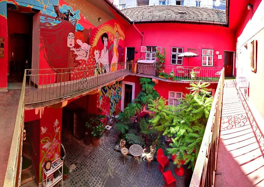 Santico Art Hotel And Hostel بودابست 2*,