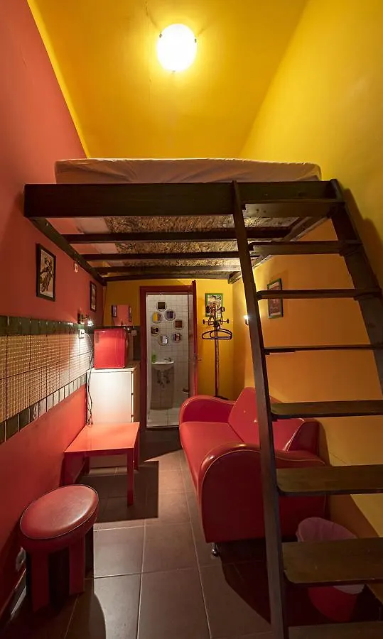 Santico Art Hotel And Hostel بودابست 2*,  المجر
