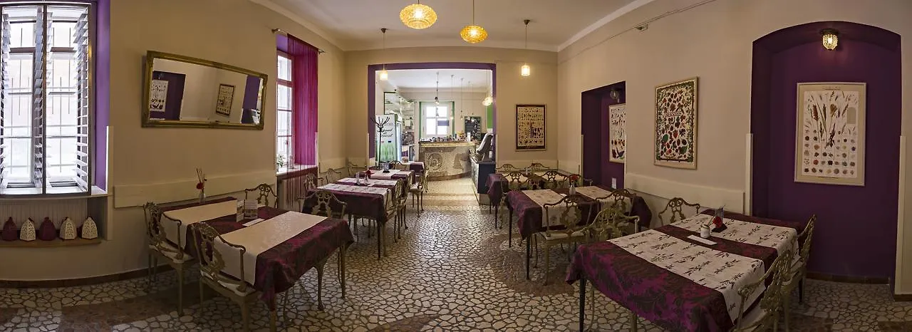 Santico Art Hotel And Hostel بودابست