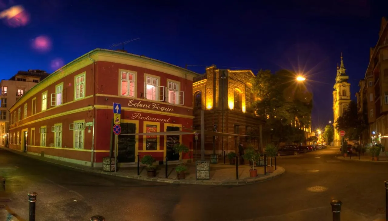 Santico Art Hotel And Hostel بودابست المجر