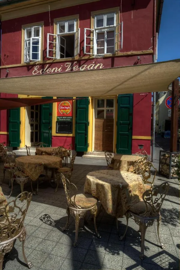 Santico Art Hotel And Hostel بودابست 2*,