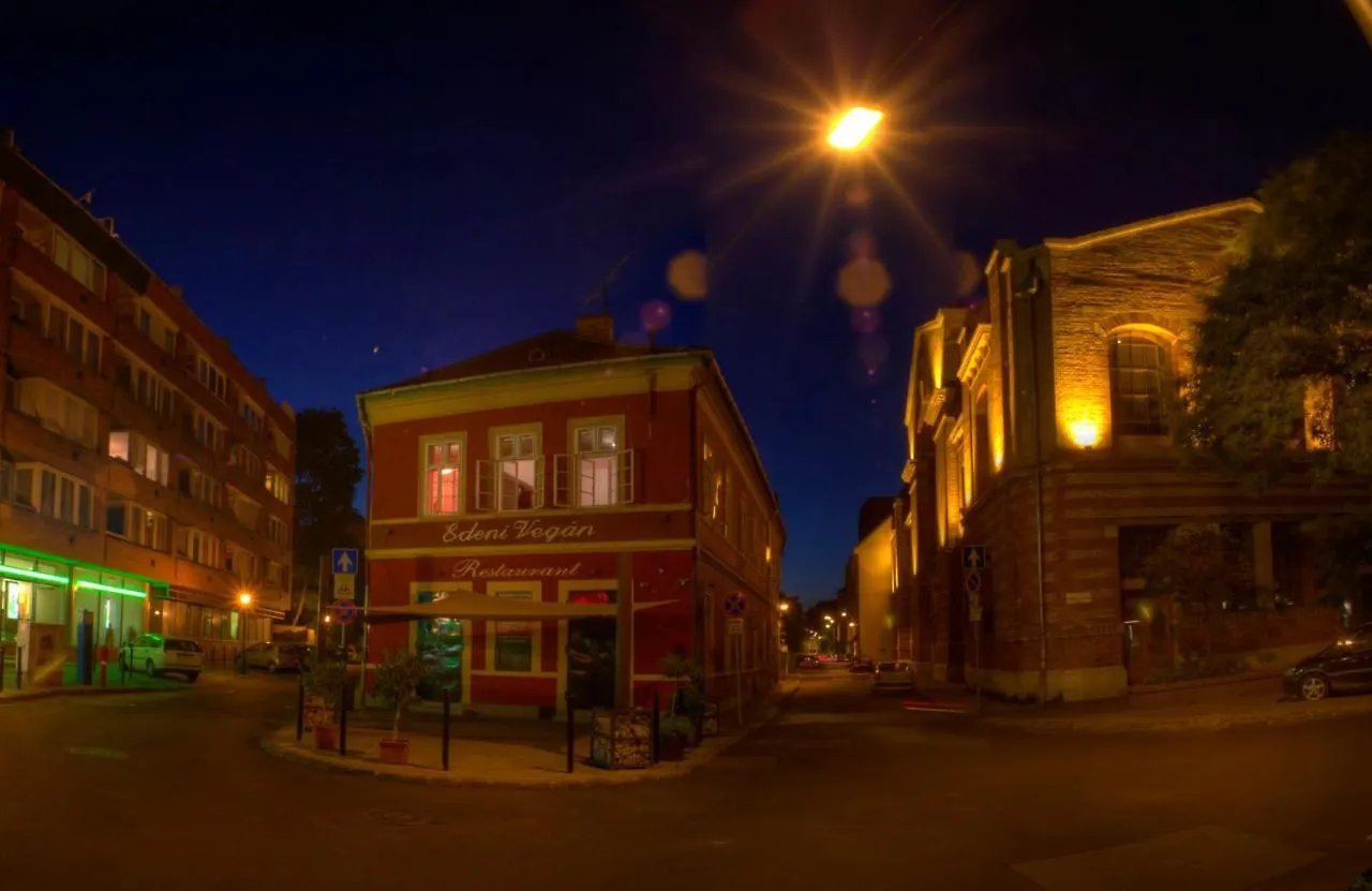 **  Santico Art Hotel And Hostel بودابست المجر