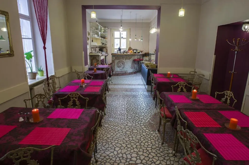 Santico Art Hotel And Hostel 부다페스트