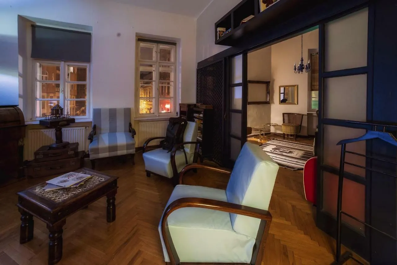 Santico Art Hotel And Hostel 부다페스트 2*,